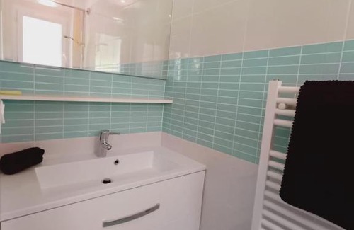 Fontanil-Cornillon House | Chambre à louer 15mnn de Grenoble-salle de bain privée-WIFI gratuit