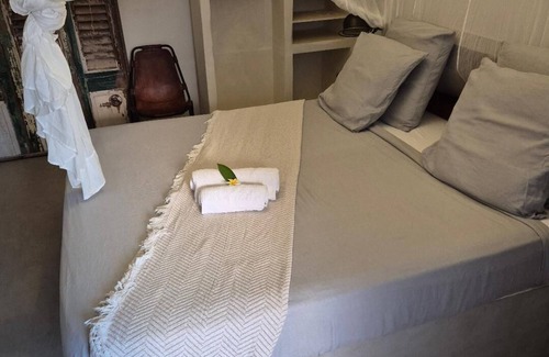 Saint-Louis Cabin | Chambre Atypique Chez L Habitant Breakfast on request