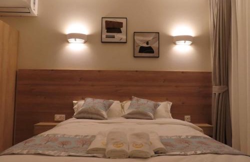 Bondy House | Chambre avec grand lit et salle de bain privative pour 2 personnes