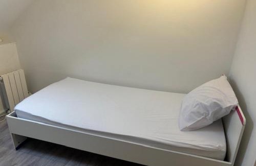 Cuesmes House | Chambre Blanche