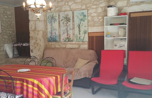 Tournecoupe House | Chambre BLEU, Bed & Breakfast Saint Roch av stay sharing kitchen, swimming pool