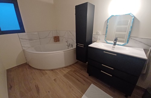 Les Aspres Bed & Breakfast | Chambre Chez L'habitant LES Aspres