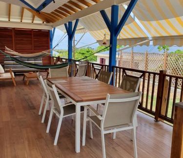 Grande Anse House | Chambre créole et sa salle de bain chez Michelle