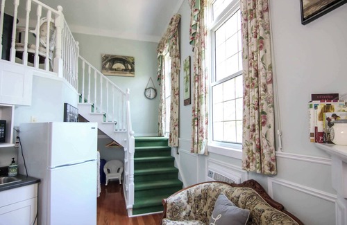 Bracebridge Apartment | Chambre D'amour (suite) | The Jypsy Inn