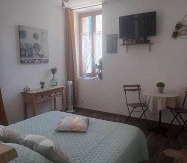 Saint-Pierre-des-Champs Bed & Breakfast | Chambre d'hôte Au Jardin Le clos des vins d'Anges