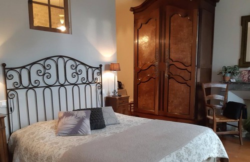 Saint-Saturnin-du-Bois Bed & Breakfast | Chambre d'hôtes Les 2 Madeleine