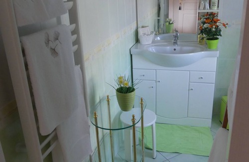 Le Perrier Bed & Breakfast | Chambre d'hôte Blanche Pierre B&B