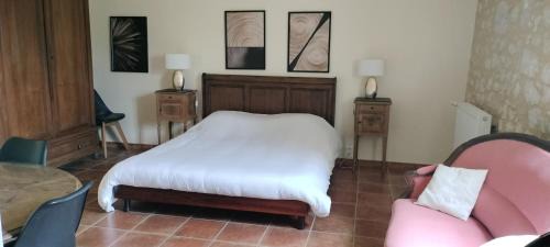 Conne-de-Labarde Bed & Breakfast | Chambre d'hôte "la Source" Domaine de Fonpeyroune