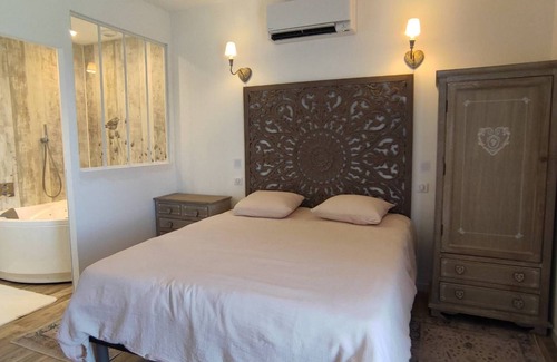 Peret Bed & Breakfast | Chambre D'hôtes Avec Baignoire Balnéo. Petits Déjeuners Inclus. Proche Salagou