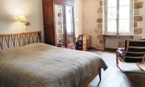 Le Mas-d'Azil Bed & Breakfast | Chambre d'hôtes cœur de village 2-3 pers - maison avec jardin en bord de rivière