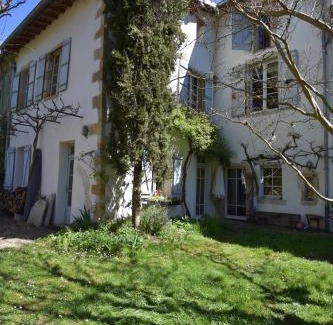 Le Mas-d'Azil Bed & Breakfast | Chambre d'hôtes cœur de village 2-3 pers - maison avec jardin en bord de rivière