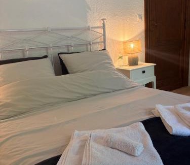 Pont-du-Casse Bed & Breakfast | Chambre d'Hôtes du Domaine de Gargoris, Terrasse Privée & Piscine