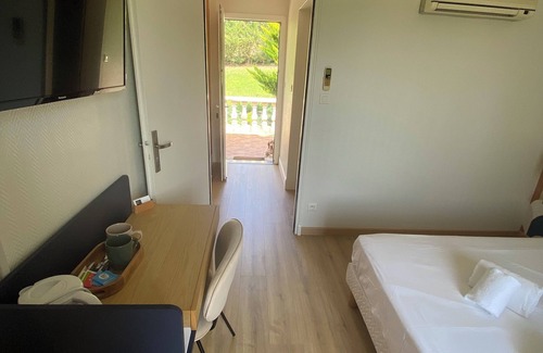 Moncaut Bed & Breakfast | Chambre d'hôtes Gascogne with swimming pool at domaine de pouzergues near Agen