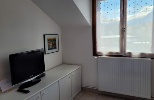 Chorges Bed & Breakfast | Chambre D'hôtes, Indépendante Dans Maison, au Centre du Village