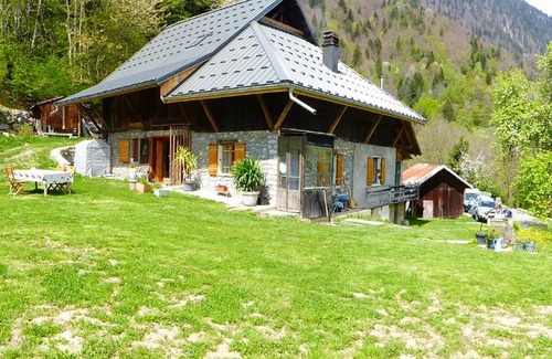 Ugine House | Chambre d'hôtes l'Aire du temps Savoyard