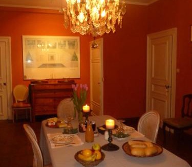 Huy Bed & Breakfast | Chambre d'Hôtes Les Augustins - Parking sécurisé - Borne de recharge