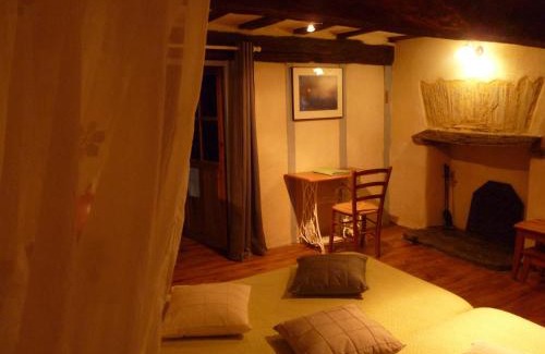 Les Fougerets Bed & Breakfast | Chambre d'hôtes Saint Jacob Relais de Chasse du XVIII Siècle