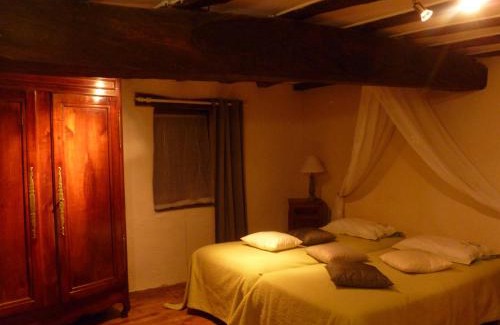 Les Fougerets Bed & Breakfast | Chambre d'hôtes Saint Jacob Relais de Chasse du XVIII Siècle