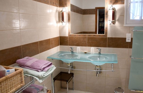 Murs Bed & Breakfast | Chambre D'hôtes Spacieuse et Calme au Coeur du Luberon