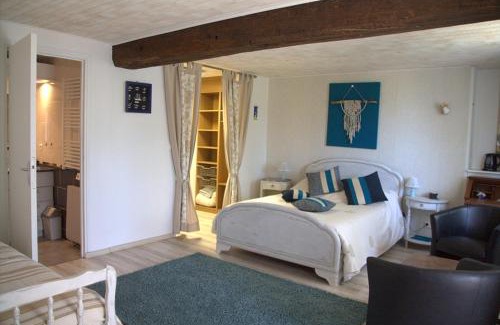 Saint-Ouen-des-Toits Bed & Breakfast | Chambre d hote La Roussiere