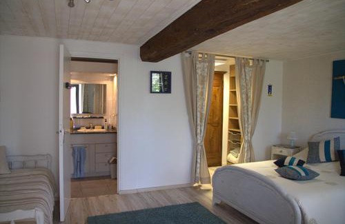 Saint-Ouen-des-Toits Bed & Breakfast | Chambre d hote La Roussiere