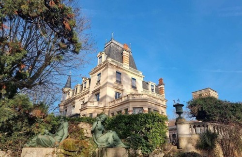 Irigny Apartment | Chambre D'hote Dans une Villa 1900, une Immersion Dans la Culture Française. 3