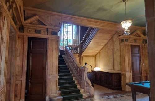 Irigny Apartment | Chambre D'hote Dans une Villa 1900, une Immersion Dans la Culture Française. 3