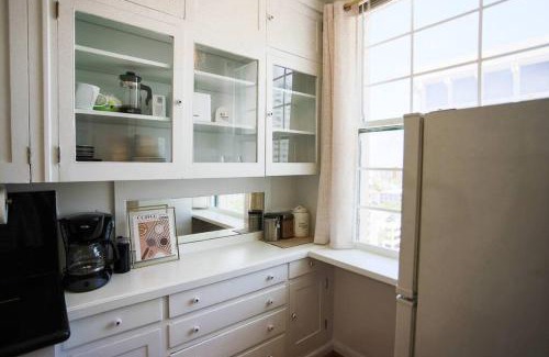 East Village Apartment | Chambre de Bonne in Downtown Long Beach