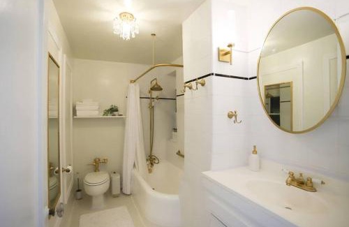 East Village Apartment | Chambre de Bonne in Downtown Long Beach