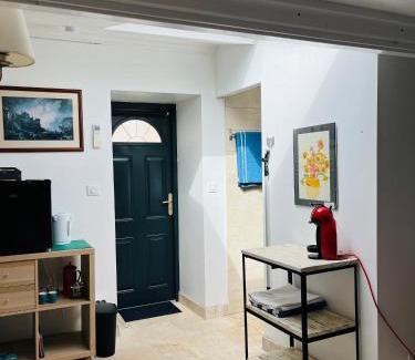 Moulezan House | Chambre de Cottage