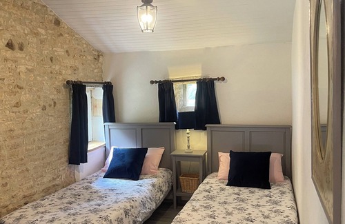 Brux Bed & Breakfast | Chambre du Jardin, bed and breakfast - family room, sleeping 1-4