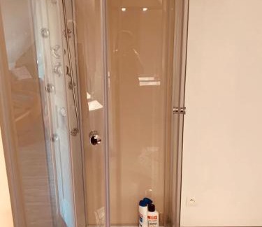Marcilly-sur-Seine House | CHAMBRE et JARDIN Village au bord de l eau Cour et Garage privés