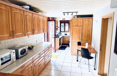 Cuesmes House | Chambre et SDD privées dans une maison partagée avec des résidents