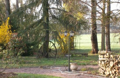 Saligny-sur-Roudon Bed & Breakfast | Chambre familiale proche du PAL -Cardamome-