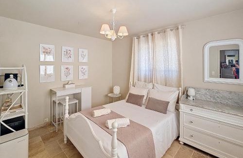 Saint-Cezaire-sur-Siagne House | Chambre d'Hôtes "Fragonard" Jardin et Piscine