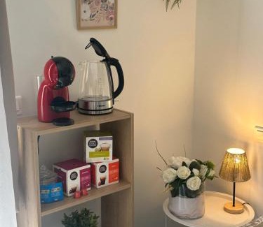 Pegomas Bed & Breakfast | Chambre indépendante climatisée et salle de bain privative