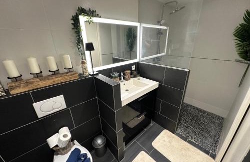 Pegomas Bed & Breakfast | Chambre indépendante climatisée et salle de bain privative