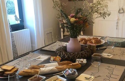 Janville Bed & Breakfast | Chambre Japonaise avec Lit King-Size en Maison d'Hôtes, Proche Autoroute A10, Chartres et Orléans - FR-1-581-111