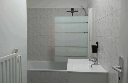 Joeuf Bed & Breakfast | Chambre Jessy 20m² - 2 bathrooms - Balcony - WIFI - Parking