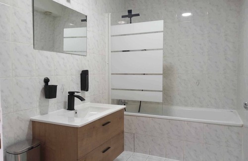 Joeuf Bed & Breakfast | Chambre Jessy 20m² - 2 bathrooms - Balcony - WIFI - Parking