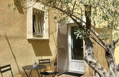 Taillades House | Chambre L - At the foot of the Luberon