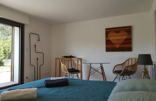 Soorts-Hossegor Bed & Breakfast | Chambre La Centrale : private terrace -Heated swimming pool, 5mn from the beach