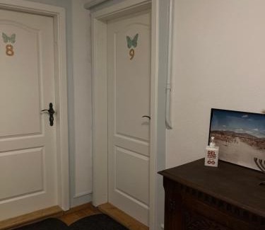 La Neuveville House | Chambre papillon avec accès terasse