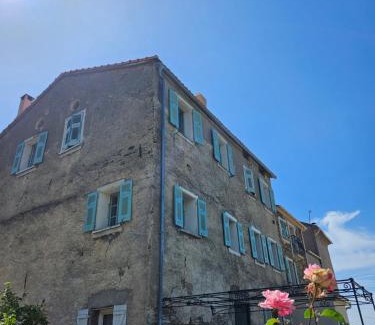 Rapale House | Chambre parentale avec séjour