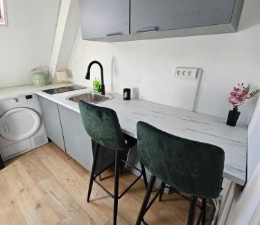 Le Portel Apartment | Chambre privée à 50 m de la plage- Parking privé, salle de bain et cuisine commune