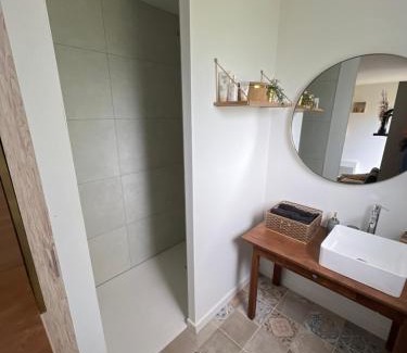 Moze-sur-Louet House | Chambre privée avec SDB et WC