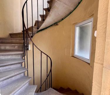 Avallon House | Chambre privative au calme en plein centre avec balcon