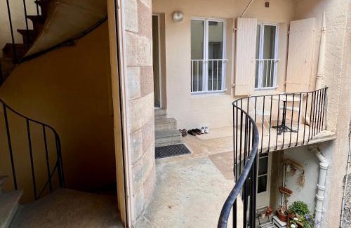 Avallon House | Chambre privative au calme en plein centre avec balcon