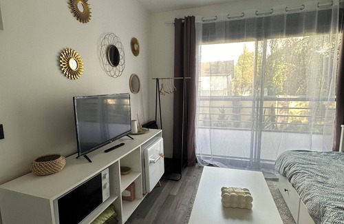 Aulnay-sous-Bois Bed & Breakfast | Chambre + Salle de Bain Privatif Proche Aéroport Cdg, Parc des Expositions