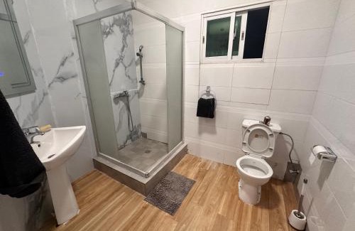 Pointe-Noire Apartment | Chambre salon meublé au Wharf